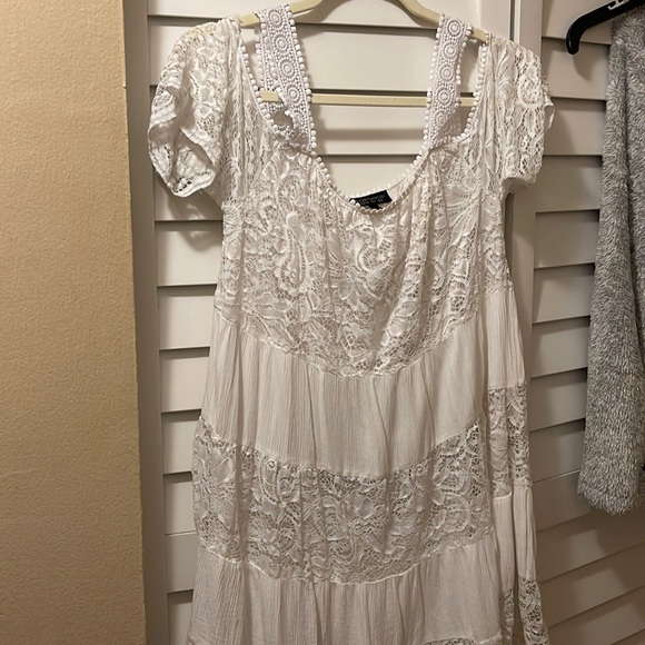 Topshop Dresses & Skirts - Euc top shop size 4 lace dress 👗 white